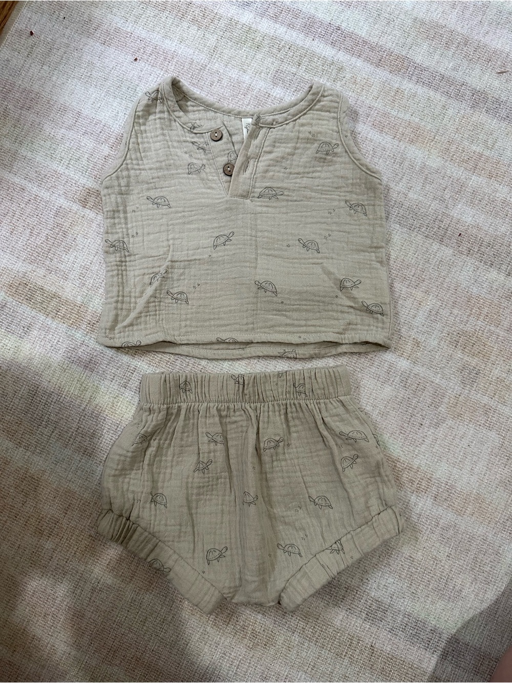 Rylee+cru Muslin Baby Two-Piece Set with Turtle Print